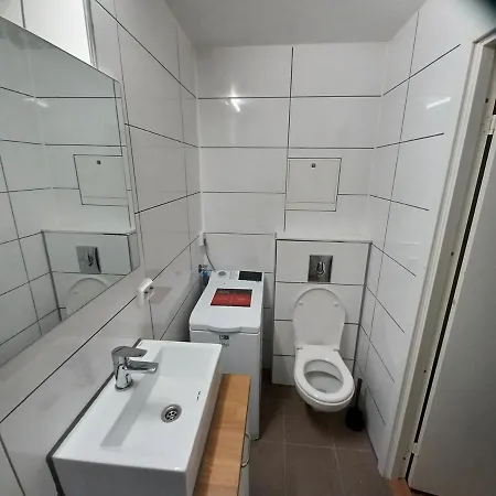 In Basement 1 Self-contain 公寓 桑内斯